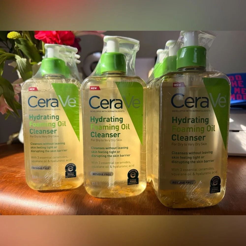 CeraVe Hydrating Foaming Oil Cleanser 💚 - Picture 5 of 9